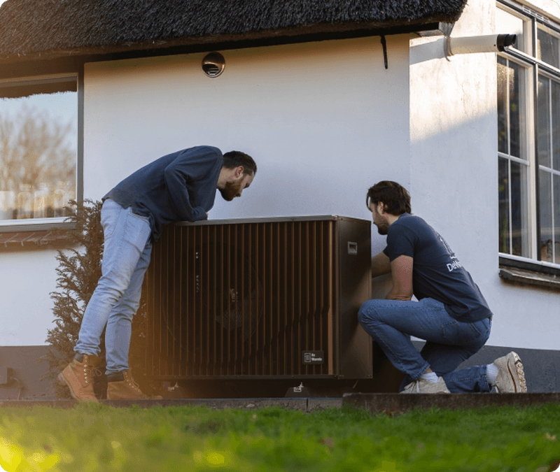 DeWarmte installateurs installeren de Pomp AO.